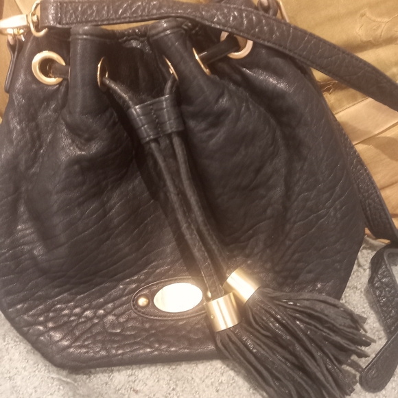 Vintage Saba black leather cross body shoulder bucket bag with gold hardware. - Picture 3 of 6